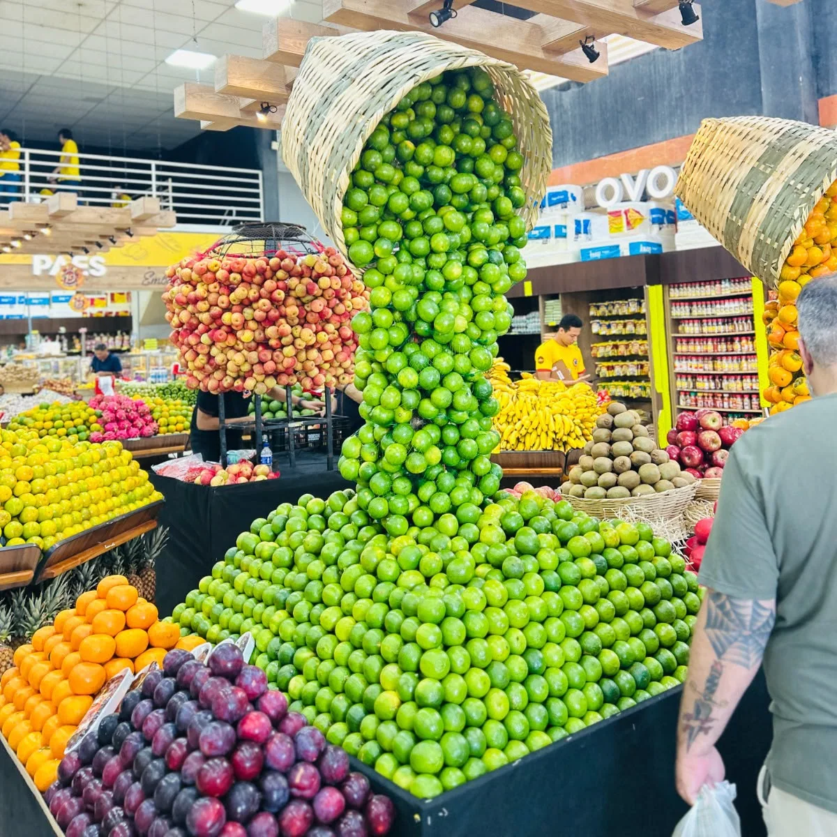 Bancas de frutas e verduras do Tropical